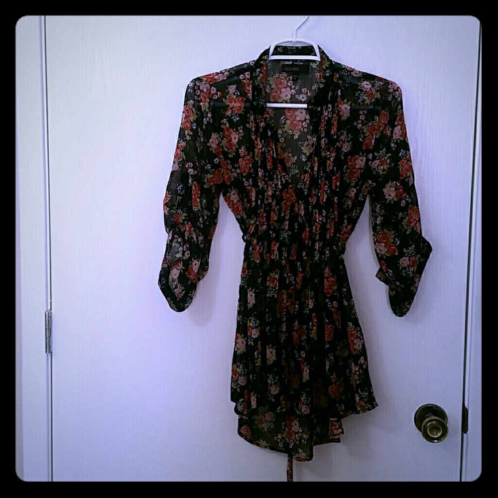 Tie back floral peasant top with pleating on front